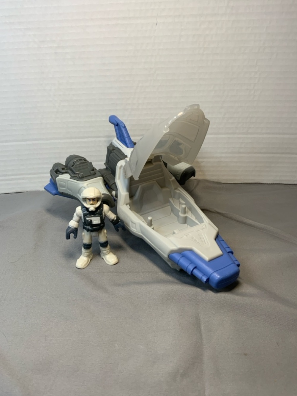 Disney Pixar Lightyear Hyperspeed Explorer XL-01 Spaceship & Lightyear Figure